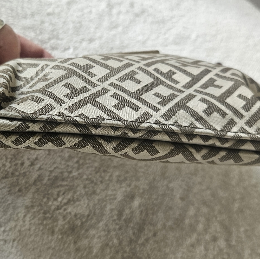 Tommy Hilfiger Signature Logo Print Brown Wristlet Pouch Zipper Leather Trim - Picture 7 of 7